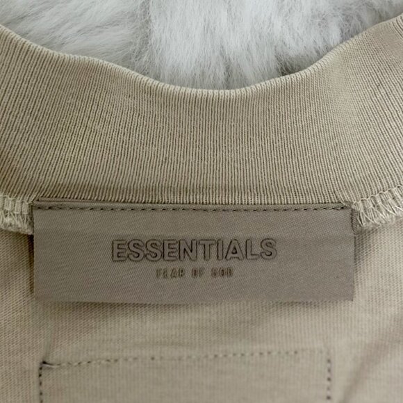 Fear of God Essentials kids’ “1977” short-sleeve t-shirt - Picture 6 of 7